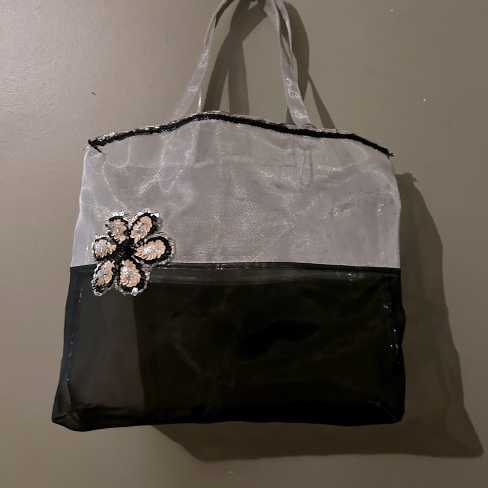 Mesh bag great for grocery shopping or keeping stuff and very beachy